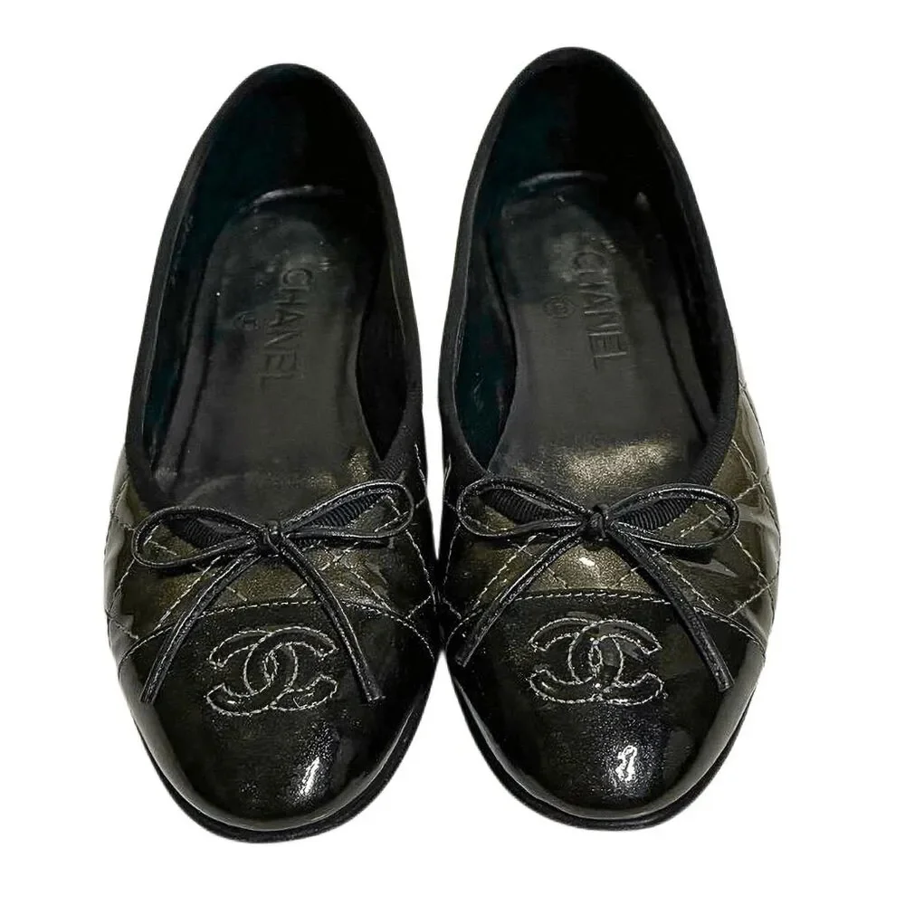 Chanel G26250 Ballet Flats EU 37 Black Patent Cap Toe CC Bow w/ Box Dust Bags